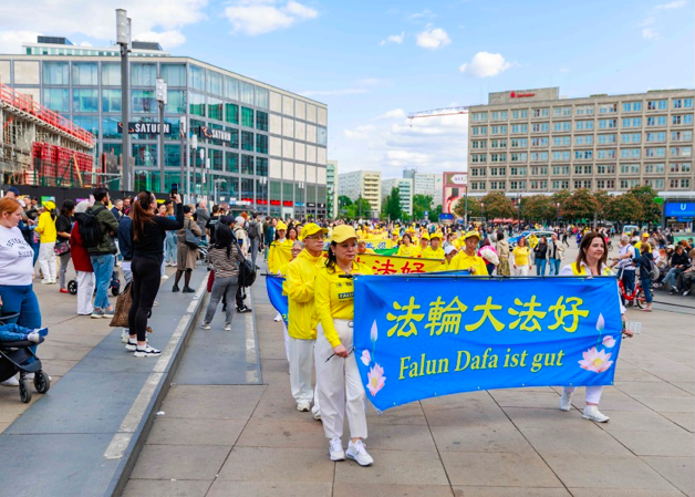Image for article Falun Dafa anderen Menschen näherbringen: Praktizierende aus Deutschland berichten von berührenden Erlebnissen