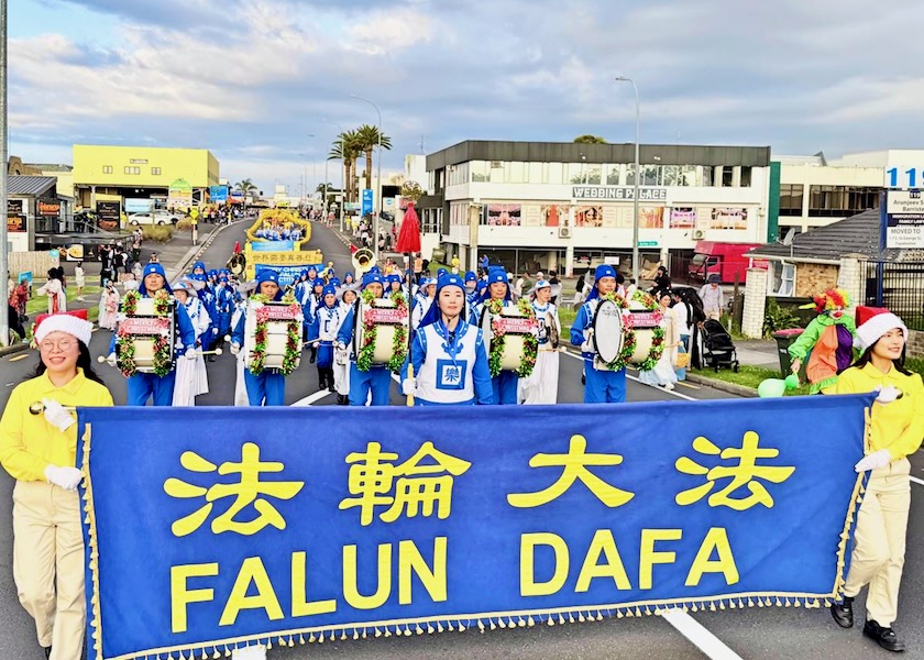 Image for article Neuseeland: Falun Dafa glänzt bei 20 Weihnachtsumzügen