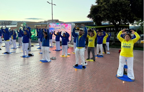 Image for article Aktionstag vor der Fa-Konferenz: Kolumbianer beeindruckt von der spirituellen Hingabe der Praktizierenden