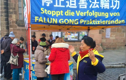 Image for article Mahnwache auf dem Nürnberger Weihnachtsmarkt