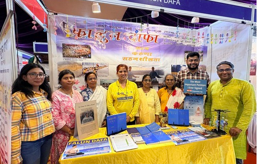 Image for article Indien: Falun Dafa beeindruckt Besucher der 23. Buchmesse von Pune
