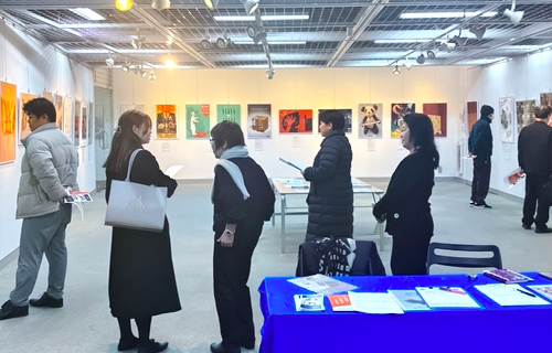 Image for article Japan: Zuschauer nach Dokumentarfilm „State Organs“ und Plakatausstellung erschüttert angesichts des Leids der Praktizierenden