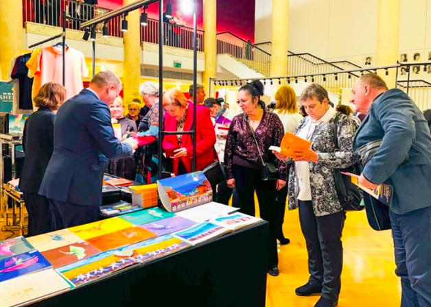 Image for article Łódź, Polen: Große Nachfrage nach dem „Zhuan Falun“ bei ausverkauften Shen-Yun-Aufführungen