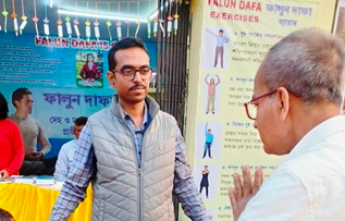 Image for article Indien: Inspirierende Begegnungen mit Falun Dafa auf Internationaler Buchmesse in Kalkutta