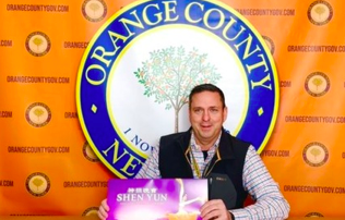 Image for article New York: Landrat gratuliert Shen Yun in offizieller Proklamation