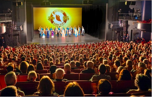 Image for article Trotz Druck setzt Shen Yun ihre Welttournee fort