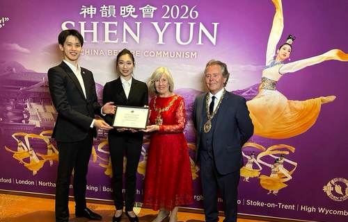 Image for article Shen Yun beendet seine 52 Auftritte in Großbritannien, lokale Beamte bekunden ihre Unterstützung