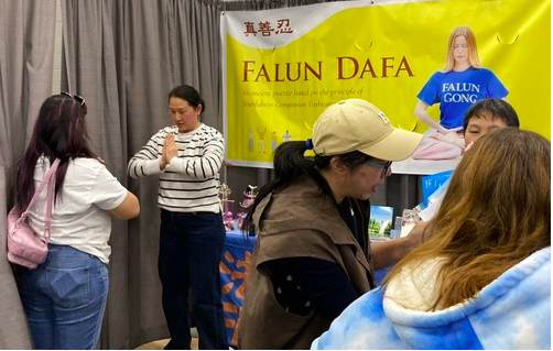 Image for article Falun Dafa auf zwei großen Veranstaltungen im kanadischen Winnipeg vorgestellt