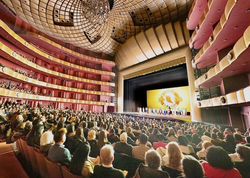 Image for article „Es weckt die Lust zur Freude am Leben“ – amerikanische und europäische Theaterbesucher sehen sich Shen Yun zu Ostern an