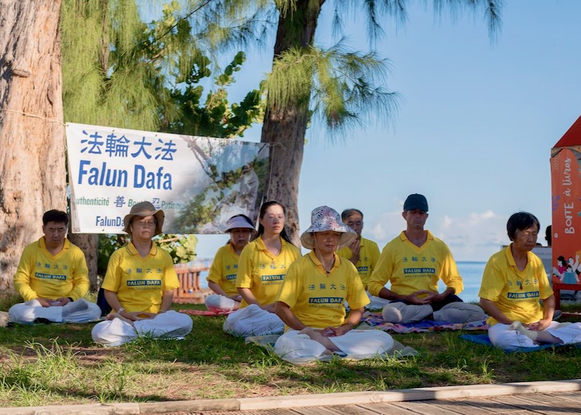 Image for article Falun Dafa auf der Insel Réunion – Bewohner eines französischen Überseedepartements lernen die Hintergründe kennen