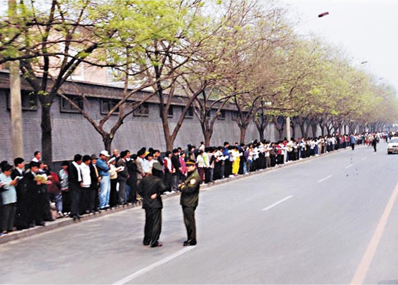 Image for article Zehn Dinge, die Sie vielleicht nicht wissen – Hintergründe, die 1999 zur offiziellen Verfolgung von Falun Gong geführt haben