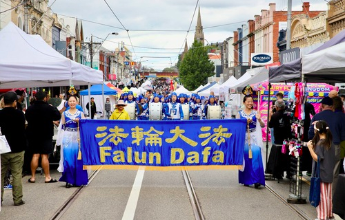 Image for article Australien: Eröffnet wurde das Glenferrie Fest in Melbourne durch den Auftritt der Tian-Guo-Marschkapelle