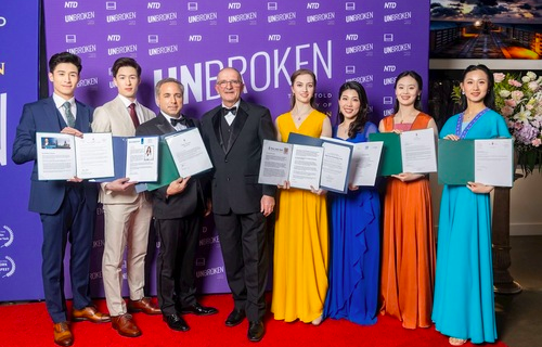 Image for article Kanadische Red-Carpet-Premiere von „Unbroken“: Lob und Unterstützung für die unerzählte Geschichte von Shen Yun