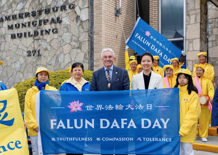 Image for article „Ich werde Sie weiterhin unterstützen!“ Bürgermeister von Amherstburg in Kanada steht weiter unerschrocken zu Falun Dafa