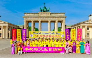Image for article In Dankbarkeit fleißig voranschreiten – Dafa-Jünger aus neun europäischen Ländern übermitteln ihre Glückwünsche