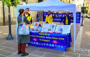 Image for article Feier des Welt-Falun-Dafa-Tages in einer norditalienischen Stadt
