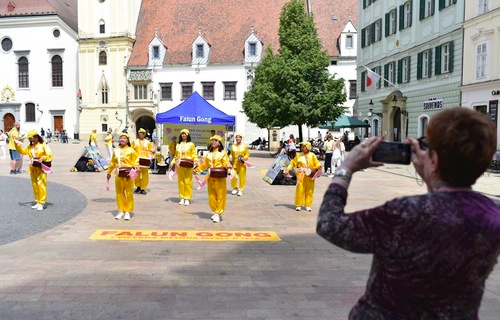 Image for article Bratislava anlässlich des 13. Mai: „An diesem besonderen Tag stehen wir vereint zusammen“
