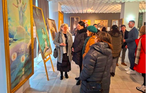 Image for article „Kraft und Schönheit“ angesichts der Verfolgung: „Die Kunst von Zhen Shan Ren“ findet im bulgarischen Dobrich großen Anklang