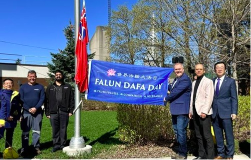 Image for article Kanada: „Der Rest der Welt unterstützt euch“ – Bürgermeister von Cornwall ehrt Welt-Falun-Dafa-Tag