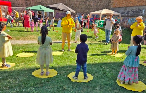 Image for article Grazer Familienfest: Kinder entdecken Meditation und Lotusblumen
