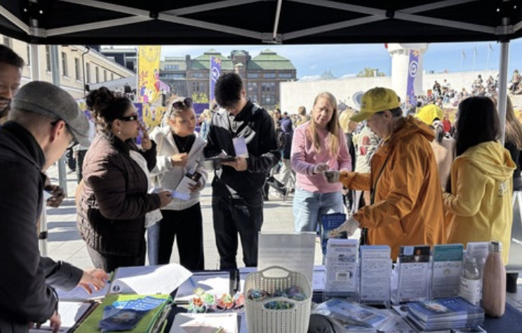 Image for article Finnland: Falun Dafa beim Weltdorf-Festival herzlich empfangen