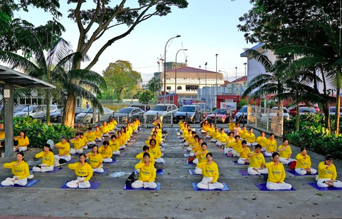Image for article Ihr Dank gilt dem Meister – wie Malaysias Praktizierende den Welt-Falun-Dafa-Tag gefeiert haben