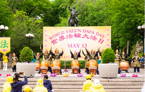 Image for article New York feiert den Welt-Falun-Dafa-Tag – Passanten spüren die harmonische Energie