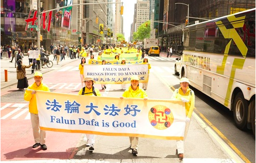 Image for article Große Parade in Manhattan: Touristen loben die universellen Werte von Falun Dafa