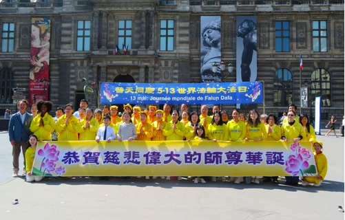Image for article In Paris zur Feier des Welt-Falun-Dafa-Tages: Praktizierende drücken Meister Li Hongzhi ihre Wertschätzung aus