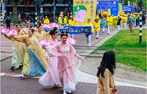 Image for article Rotterdam: Kundgebung und Parade zum Welt-Falun-Dafa-Tag