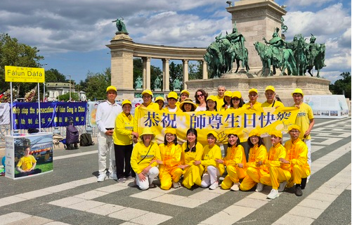 Image for article Heldenplatz in Budapest: Kulisse für Feier des Welt-Falun-Dafa-Tages mit Übungs- und Hüfttrommel-Darbeitungen
