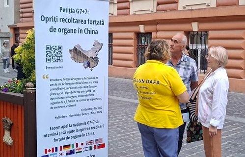 Image for article Rumänien: „Säulen eines harmonischen Zusammenlebens“ – Passanten schätzen Falun Dafas Leitprinzipien