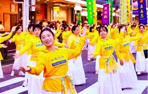 Image for article Japan: Besucher eines traditionellen Festes zeigen ihre Unterstützung für Falun Dafa