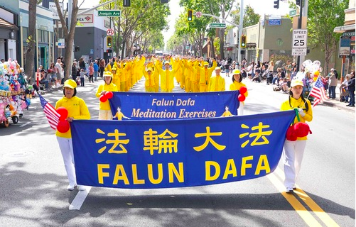 Image for article Kalifornien: „Wow, was für ein beeindruckender Anblick!“ – Darbietung der Praktizierenden begeistert bei Kirschfest-Parade
