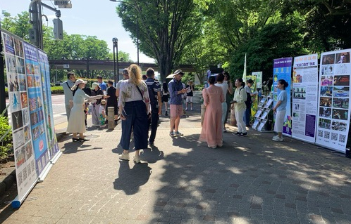 Image for article Tokio: Festbesucher unterstützen Falun Dafa beim Vietnam-Festival
