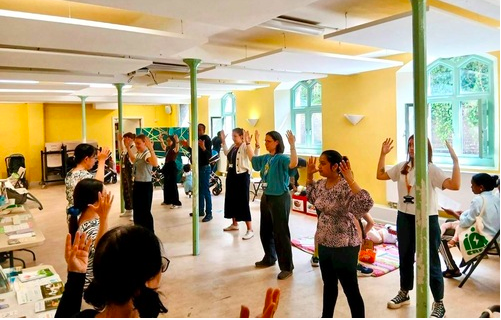 Image for article Vorstellung von Falun Dafa bei Nachbarschaftsforen in Großbritannien