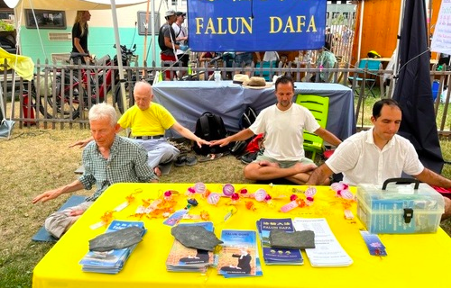 Image for article Schweizer lernen beim Festival der 5 Kontinente Falun Dafa kennen
