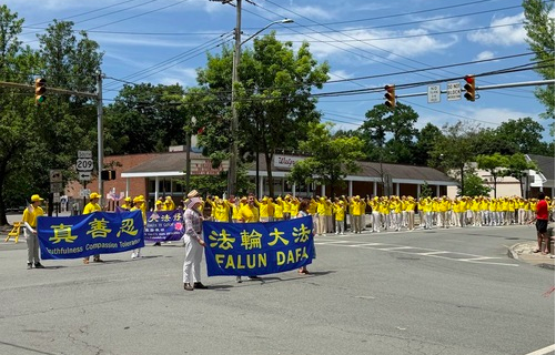 Image for article „Sie strahlen so viel Frieden aus!“ – Falun Dafa bei Parade zum Unabhängigkeitstag in Pike County, Pennsylvania willkommen geheißen