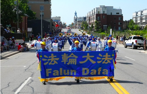 Image for article Falun Dafa glänzt bei Canada-Day-Parade in Aurora
