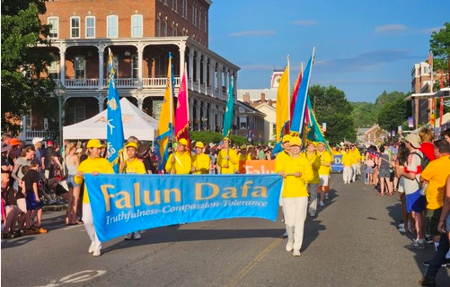 Image for article Falun-Dafa-Praktizierende bei Feierlichkeiten zum Unabhängigkeitstag in Vermont herzlich willkommen geheißen