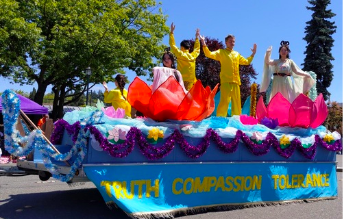 Image for article Begeisterter Empfang bei „Kent Cornucopia Grand Parade“ im Bundesstaat Washington