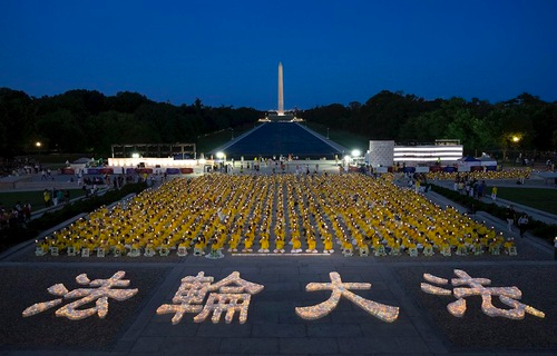 Image for article Washington, D.C.: Kerzenlicht-Mahnwache am Lincoln Memorial prangert die Verfolgung an