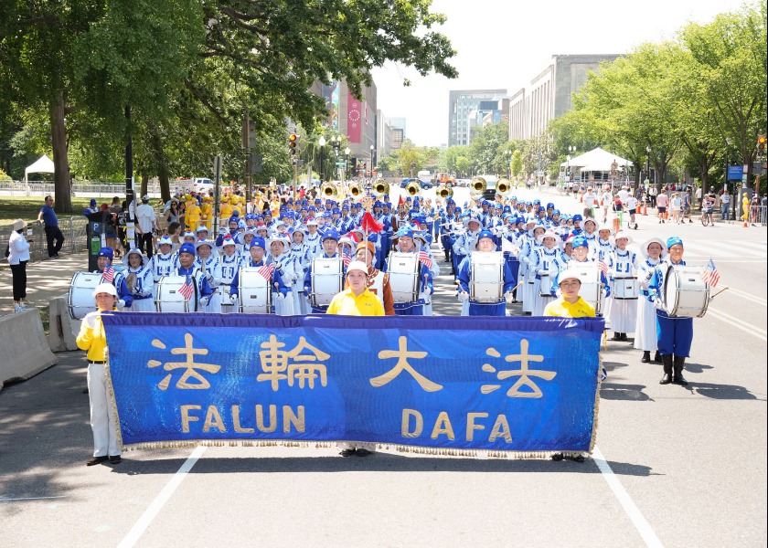 Image for article Washington, D.C.: Viel Lob für Tian Guo Marching Band auf Feier zum 250. Unabhängigkeitstag der USA