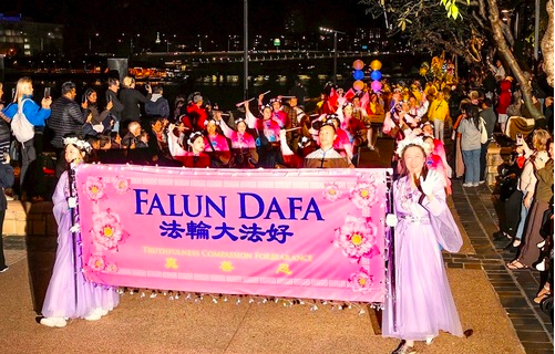 Image for article Brisbane, Australien: Falun Dafa bei „Luminous Lantern Parade“ – ein unvergesslicher Abend voller Farben, Kultur und Musik