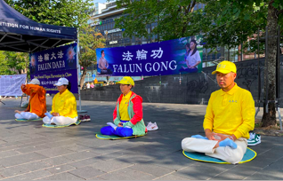 Image for article Helsinki: Passanten informieren sich über Falun Dafa und die Verfolgung in China