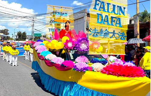 Image for article Mexiko: Falun Dafas Botschaft ist „großartig“ – herzlicher Empfang bei Dahlien-Parade in Huamantla