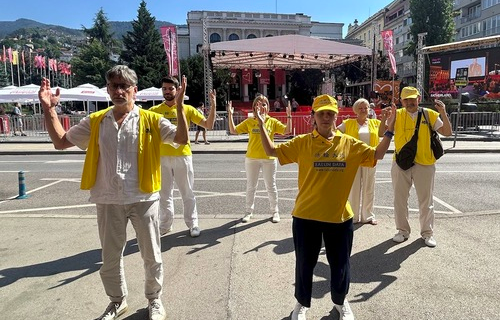 Image for article Film Festival in Sarajevo – ein Umfeld, um vielen Menschen die Verfolgung von Falun Dafa nahezubringen