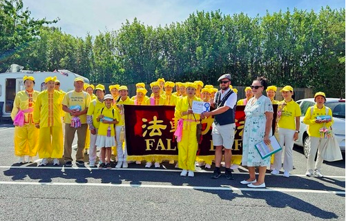 Image for article Großbritannien: Auszeichnung für Falun-Dafa-Gruppe bei Parade in Skegness