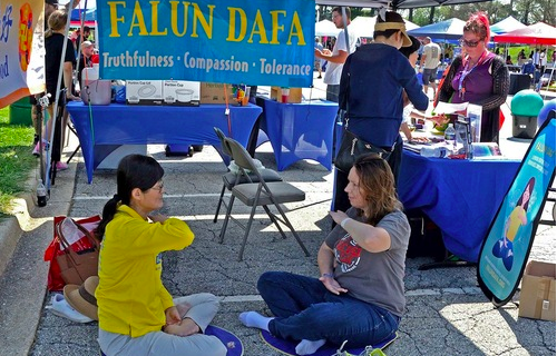 Image for article „Ich fühle mich voller Energie“ – im amerikanischen Delaware lernen Besucher Falun Dafa kennen