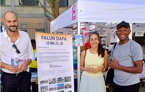 Image for article Einwohner von Paris lernen bei Veranstaltungen von Bürgervereinigungen Falun Dafa kennen